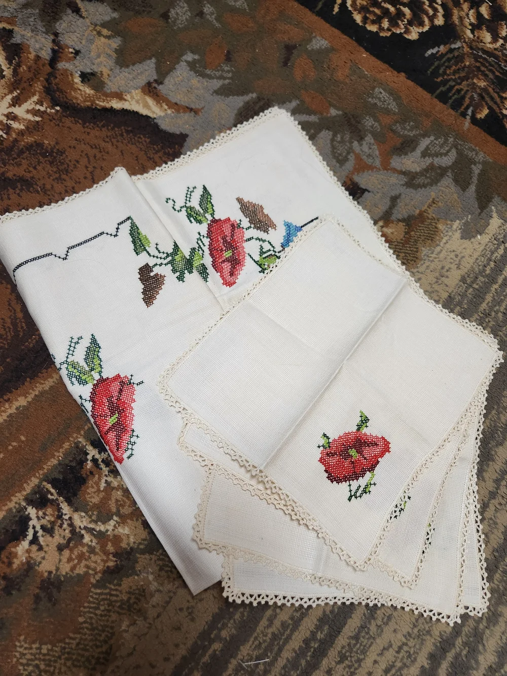Table Runner Matchin  Napkin Set